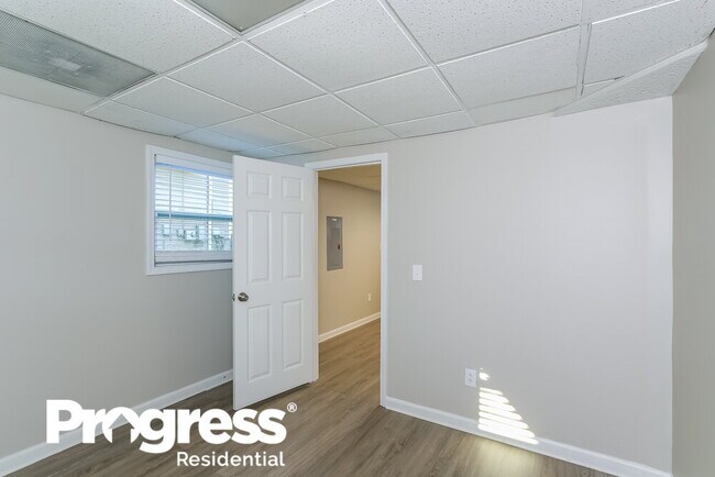 Building Photo - 3230 Revere Cir