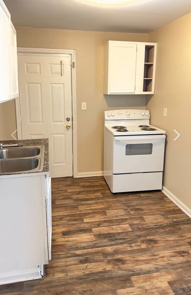 Building Photo - 251-251 1/2 N Fifth St