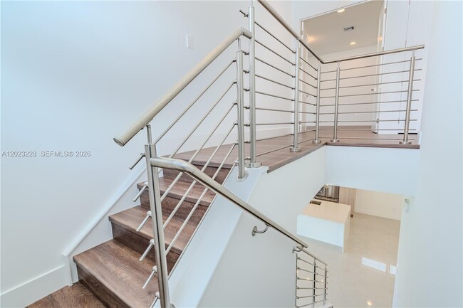 Building Photo - 1427 SW 23rd St