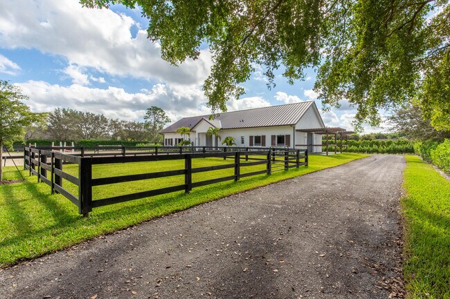 Building Photo - 2889 Appaloosa Trail