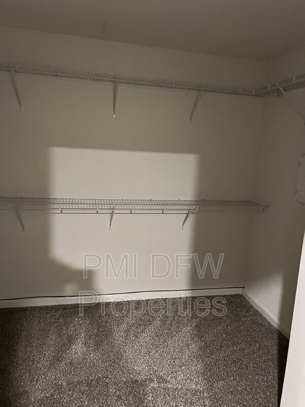 Building Photo - 640 Aqueduct Dr