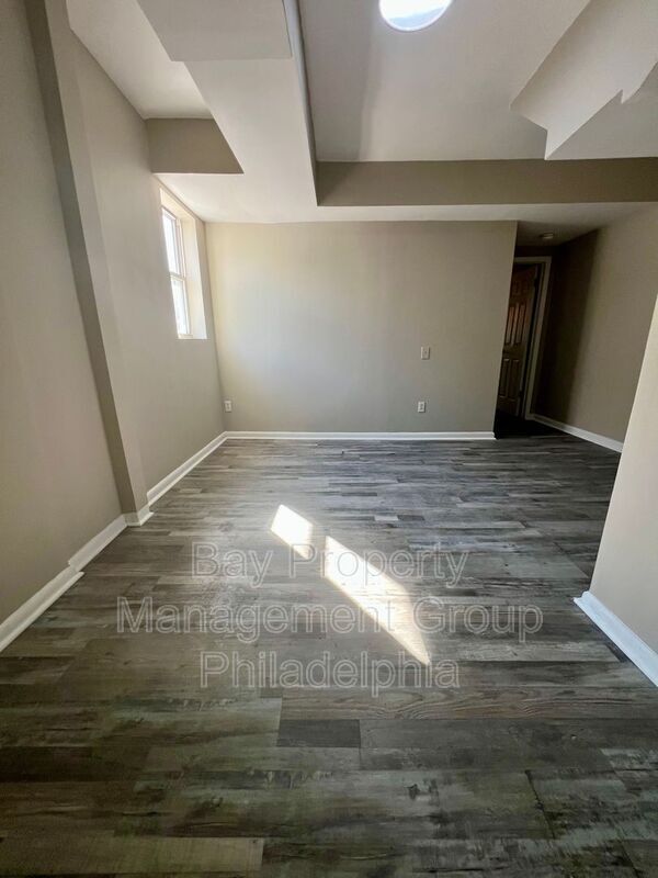 Building Photo - 2419 S 62nd St