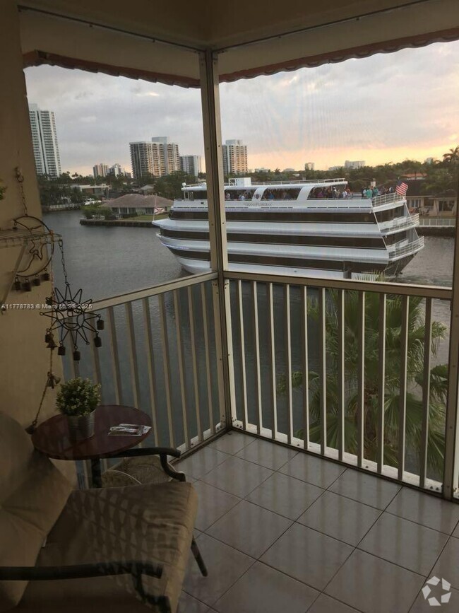 Building Photo - 2081 S Ocean Dr