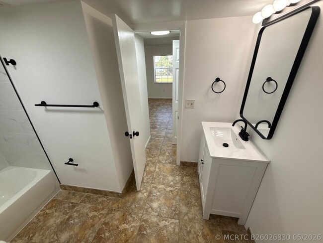Building Photo - 2851 N Oakland Forest Dr