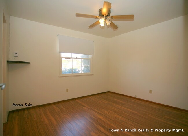 Building Photo - 3Br 2Ba Single level Home