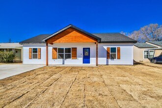 Building Photo - PRE-LEASING FOR JUNE OR JULY! Beautiful Newer Construction Home