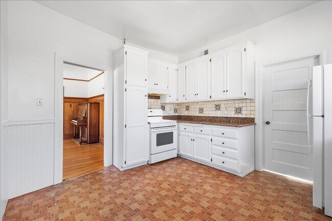 Building Photo - PARK AVE 1143-1149