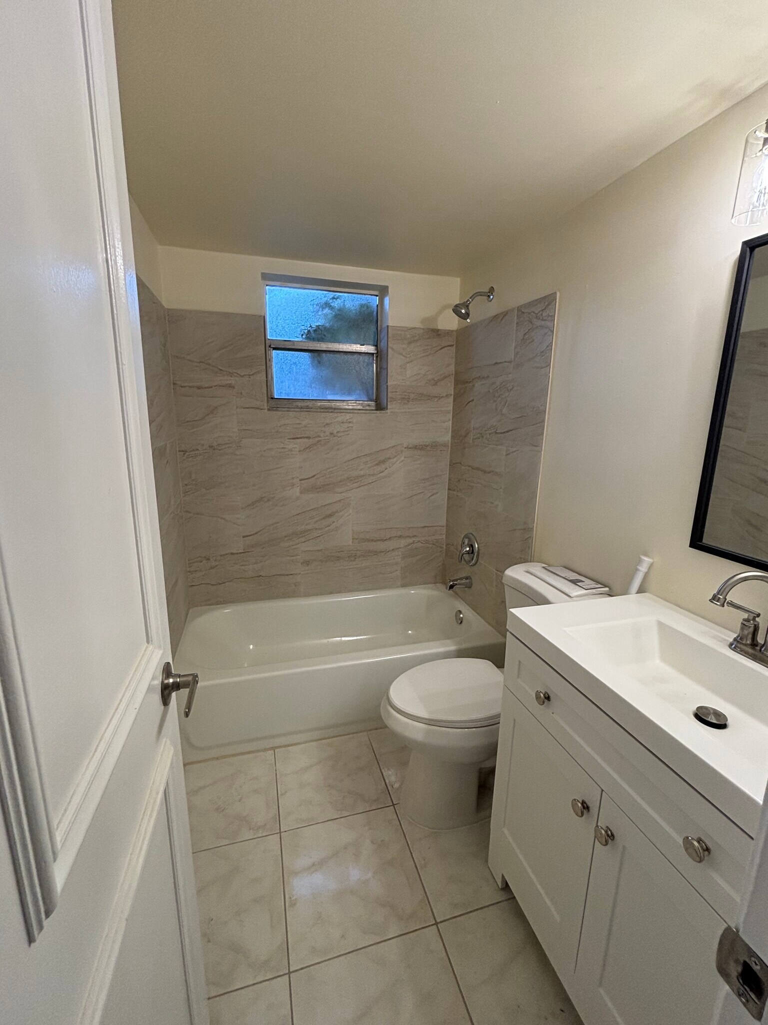 Building Photo - 116 Gardens Dr