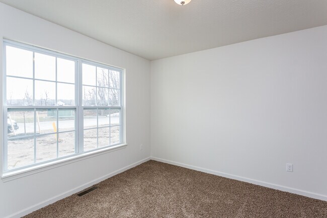 Building Photo - 47 Silverlight Wy