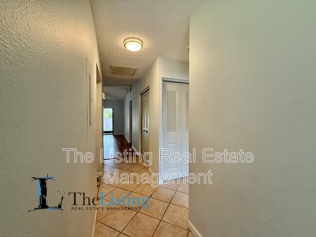 Building Photo - 2131 Ridge Rd S