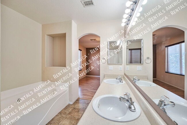 Building Photo - 10186 E Desert Paradise Pl