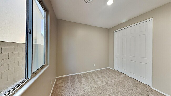 Building Photo - 4823 W St Anne Ave