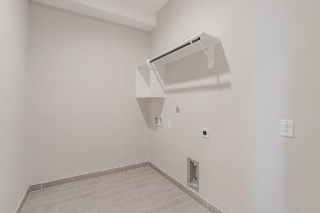 Building Photo - 11016 Cres Light Way