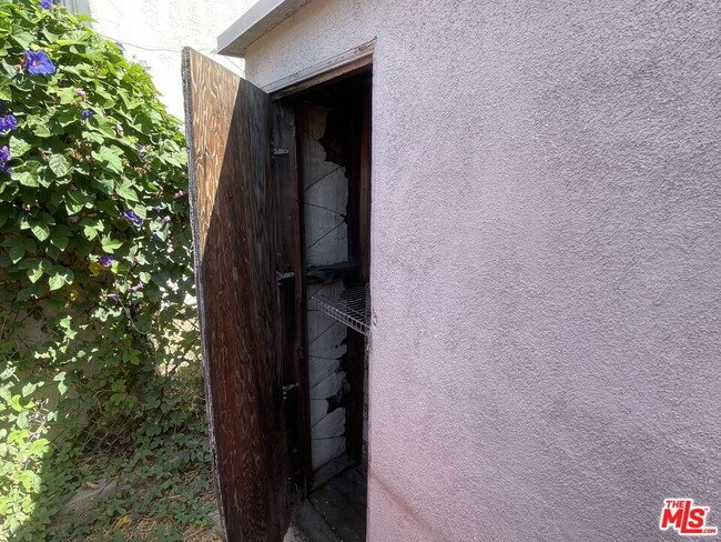 Building Photo - 351 Temple Ave