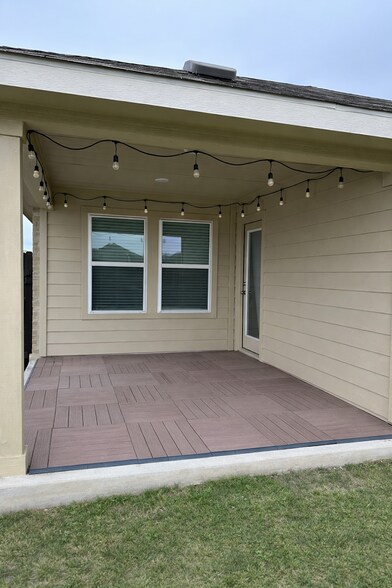 Building Photo - 300 Low Bramble Dr