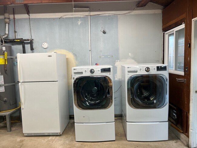 Building Photo - Rare Find!!!  Incredible 4  bedroom / 2 bath updated house in beautiful Clairemont!!!