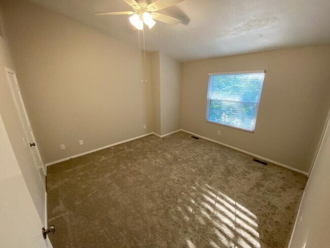 Building Photo - 1806 Queen Anne Ct