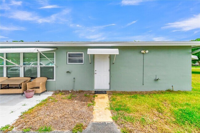 Building Photo - 775 North Dr
