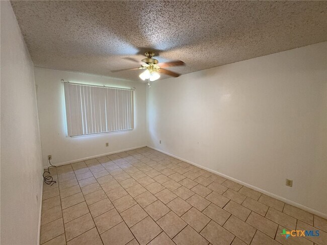 Building Photo - 2408 Carnation Dr