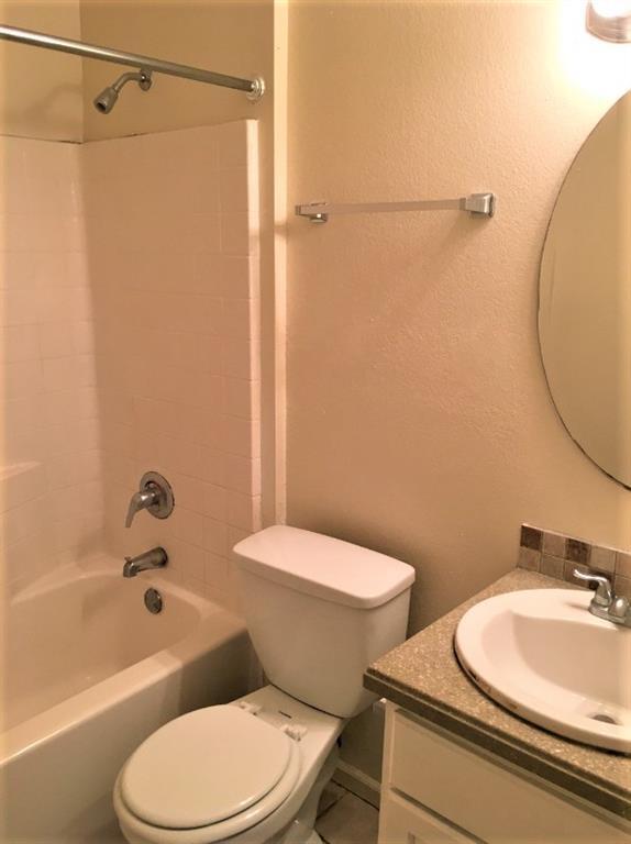 Building Photo - 403 Hedgewood Dr
