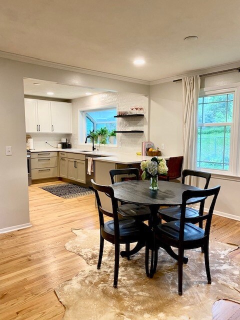 Building Photo - 122 N Kenosha Dr