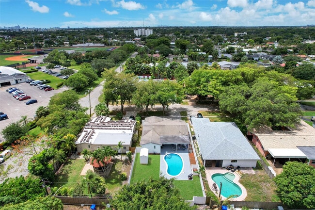 Building Photo - 5311 Pierce St