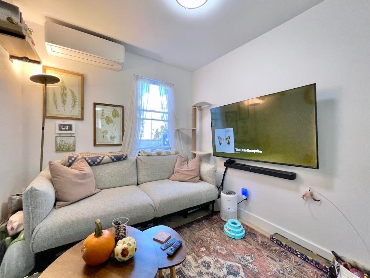 Building Photo - 379 Monmouth St