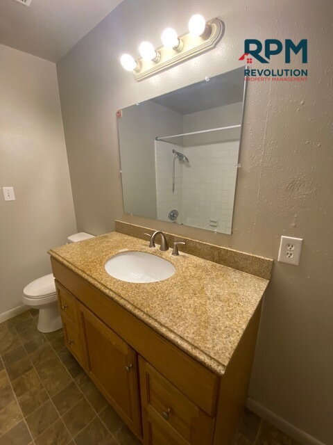 Building Photo - "Charming 3-Bedroom Haven in Sunset