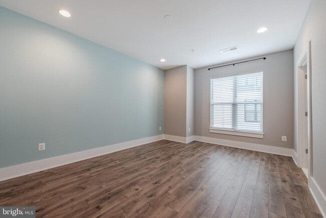 Building Photo - 11382 Emerald Park Rd