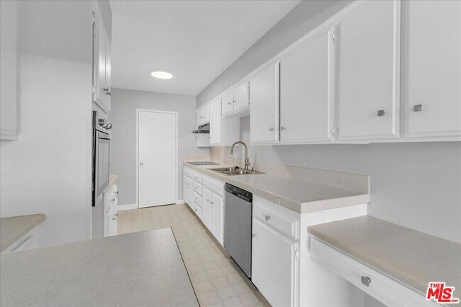 Building Photo - 4647 Willis Ave