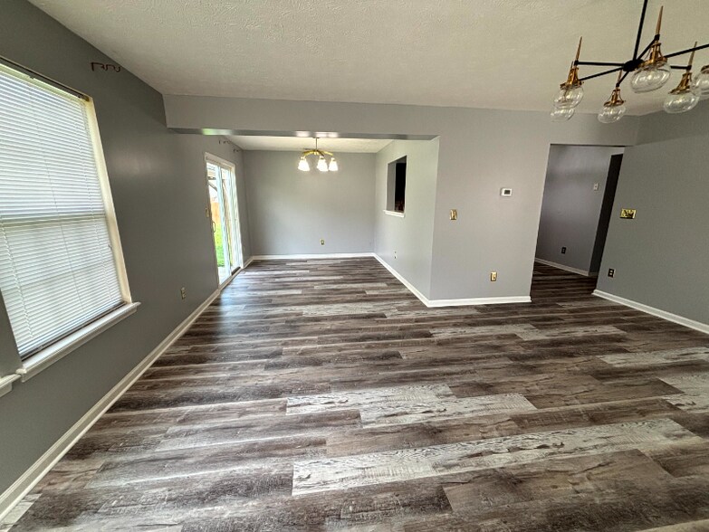 Building Photo - 11950 Titania Cir