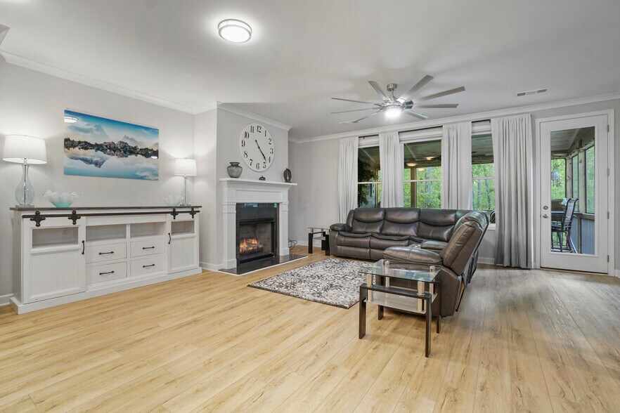 Den/Fireplace - 421 Retreat Ln