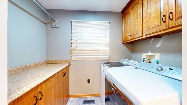 Building Photo - 1002 N Madison St