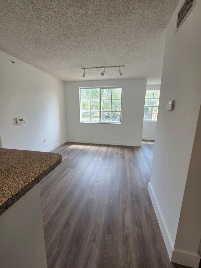 Building Photo - 2360 E Preserve Way