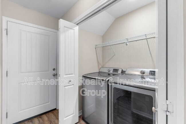 Building Photo - 426 Eisenhower Dr