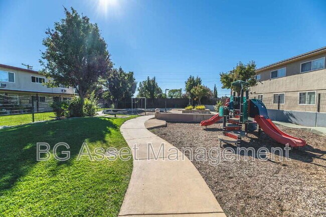 Building Photo - 433 San Marco St