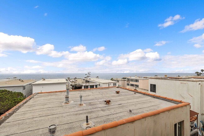 Building Photo - 121 Marine Pl