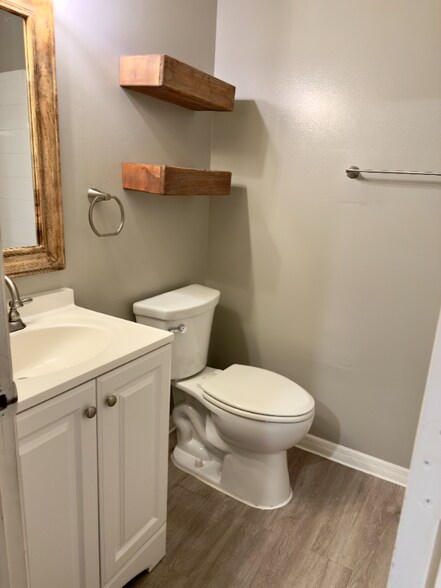 Building Photo - 6006 Plum Isle Way