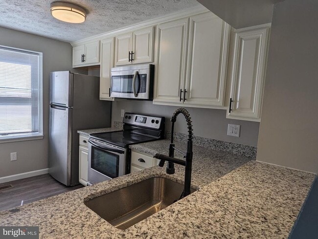 Building Photo - 1680 Thenia Pl