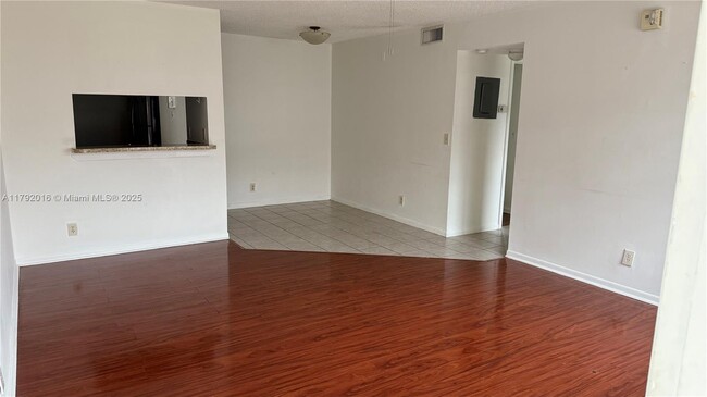 Primary Photo - 1032 Twin Lakes Dr