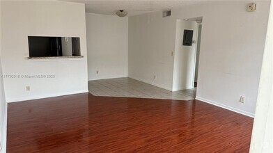 Building Photo - 1032 Twin Lakes Dr