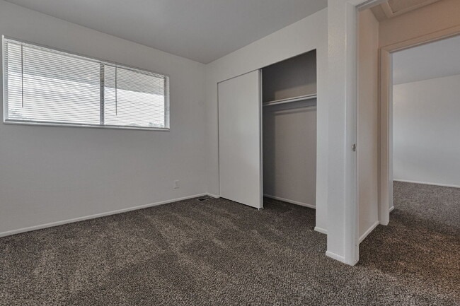 Building Photo - NEW CARPET | Charming 3 B 1.5 BA Duplex Unit in the Heart of Midvale