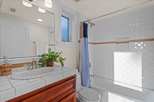 Building Photo - 411 Orange Ave