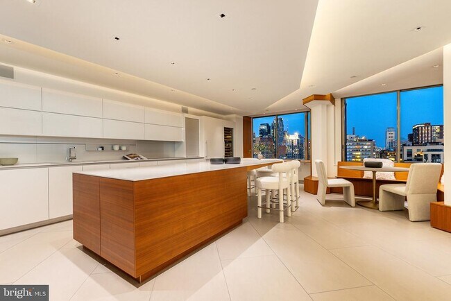 Building Photo - 210 W Rittenhouse Square