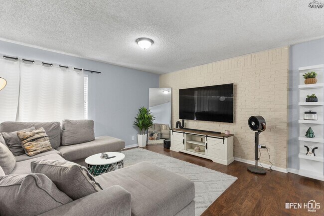 Building Photo - 2810 Fleming Rd