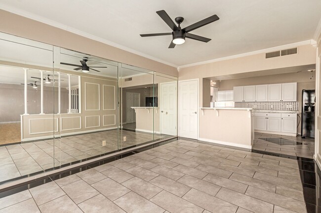Building Photo - Renovated Urban Penthouse in Downtown Phoe...