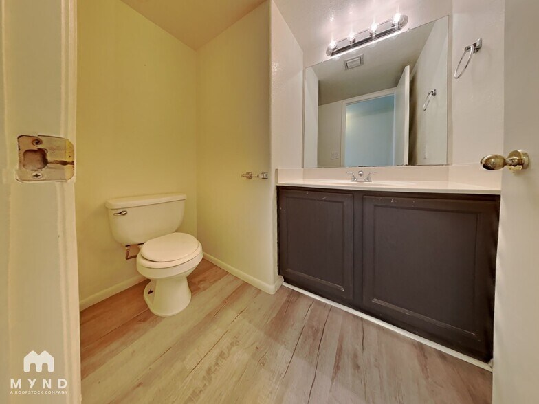 Building Photo - 9056 N Wild Eagle Ave