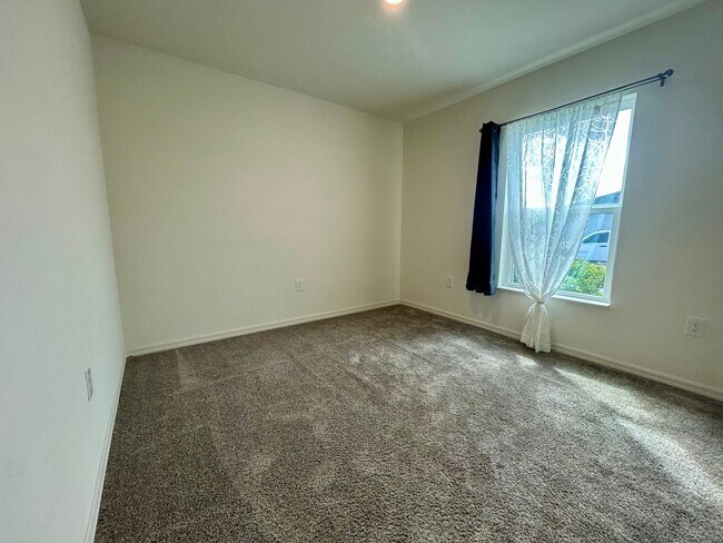 Building Photo - Spacious 3-Bed, 2-Bath Fully Gated Home in...