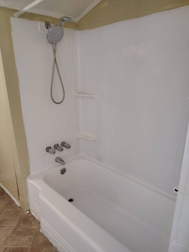Building Photo - 405 South Maple Unit A- 1 Bed 1 Bath Duple...