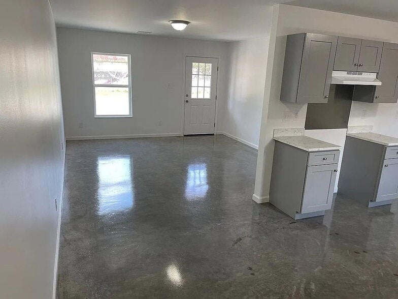 Building Photo - 714 Huval St